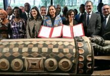 Après 110 ans d’absence, la France rend à la Côte d’Ivoire le plus vieux tambour du pays