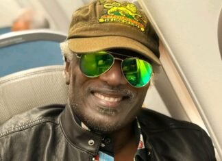 Sans chanson, mais avec le cœur : Alpha Blondy rend hommage à Toumba Diakité