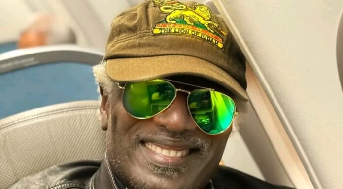 Sans chanson, mais avec le cœur : Alpha Blondy rend hommage à Toumba Diakité