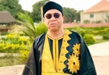 Décès d’Hadja Andrée Touré : « aujourd’hui, je perds une mère de cœur », s’effondre Salif Keita