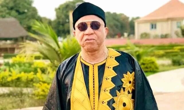 Décès d’Hadja Andrée Touré : « aujourd’hui, je perds une mère de cœur », s’effondre Salif Keita