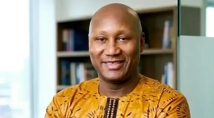 Thomas Dietrich ou l’aveuglement sélectif : quand un journaliste français ignore les scandales de son propre pays pour s’acharner sur l’Afrique
