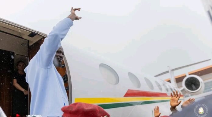 Guinée : le président Doumbouya part en congés annuels en Grèce, une première présidentielle